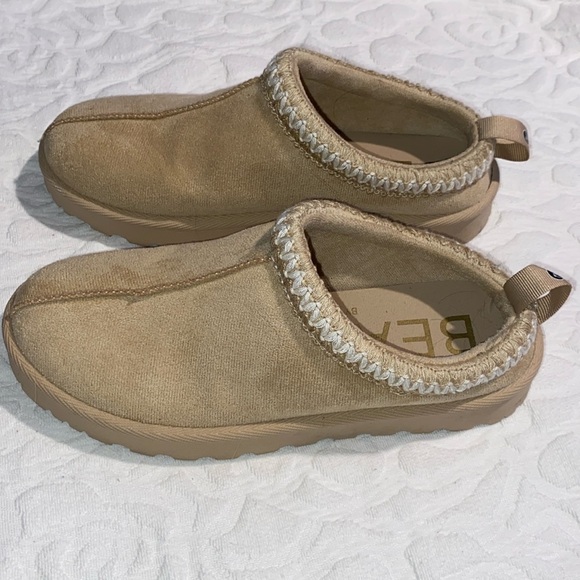 Beach loafer clogs, sand color. Size 7. Like new. - Picture 2 of 7